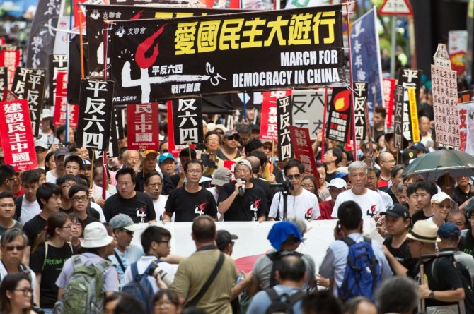 AFP/„Scanpix“ nuotr./Mitingas Honkonge, vieninteliame Kinijos mieste, kur bus paminėtas Tiananmenio aikštės žudynių 25-metis