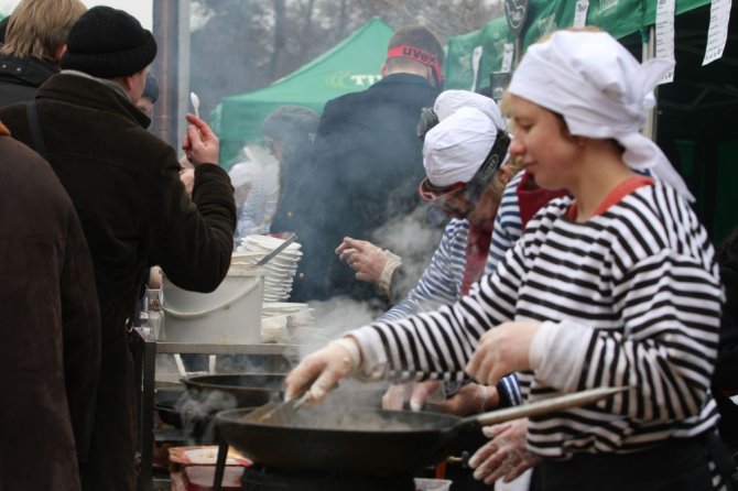 Aurelijos Kripaitės/15min.lt nuotr./Į Palangą plūdo stintų mėgėjai