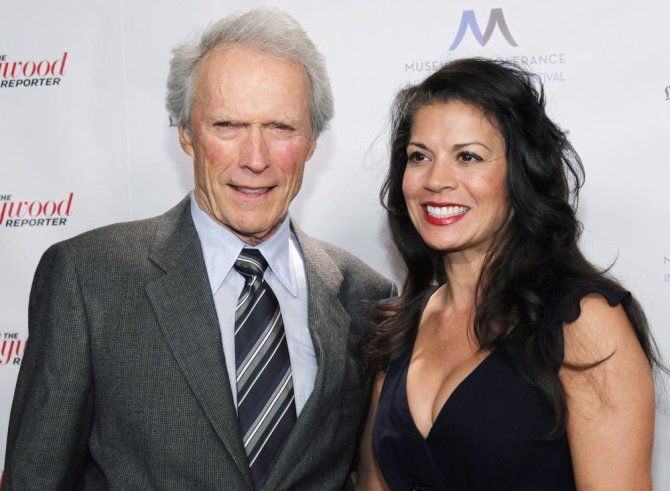 Clintas Eastwoodas ir Dina Eastwood