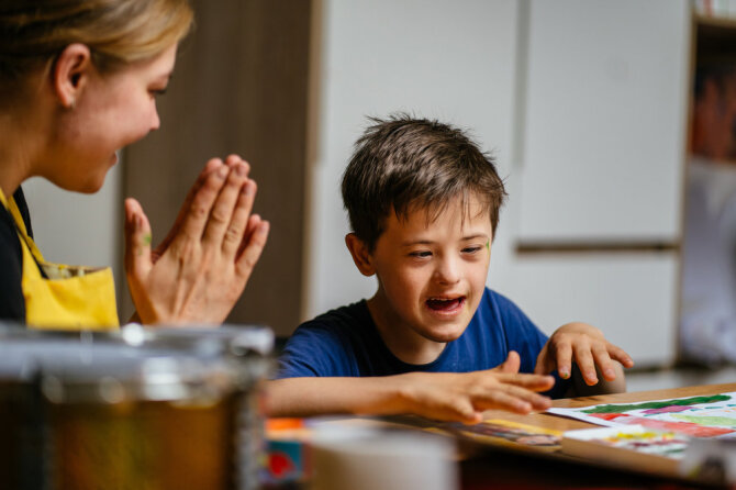 Shutterstock nuotr./Vaikas su sunkia negalia (asociatyvinė nuotr.)