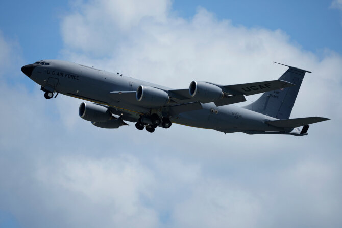 Lėktuvas KC-135 / AP