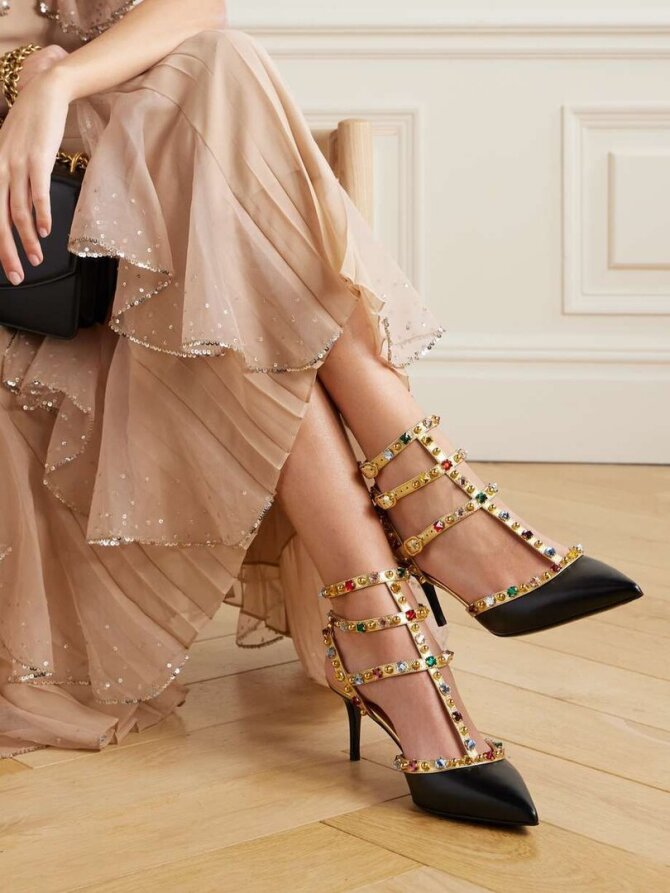 Pinterest nuotr./„Rockstud“ kolekcijos bateliai