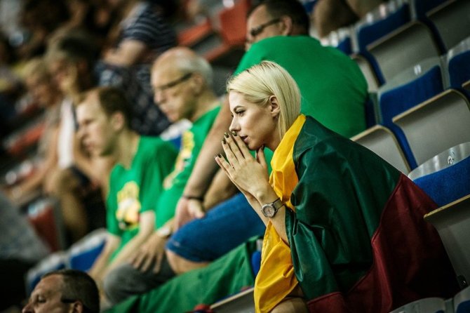 FIBA nuotr./Lietuvos jaunimo (iki 18 metų) krepšinio rinktinės sirgaliai.