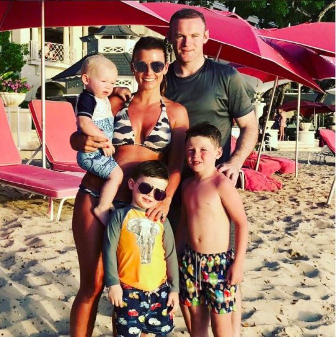 Instagram nuotr./Wayne'as Rooney su žmona Coleen bei sūnumis Kai, Klay ir Josephu