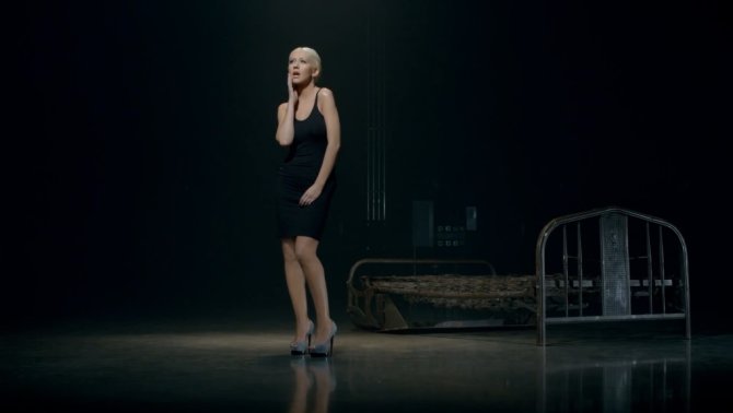 Kadras iš „Youtube“/Christina Aguilera dainos „Say Something“ vaizdo klipe