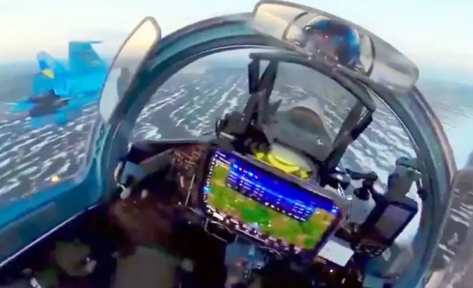 Stopkadras/Ukrainos naikintuvo Su-27 piloto kabinoje – „iPad“ planšetė