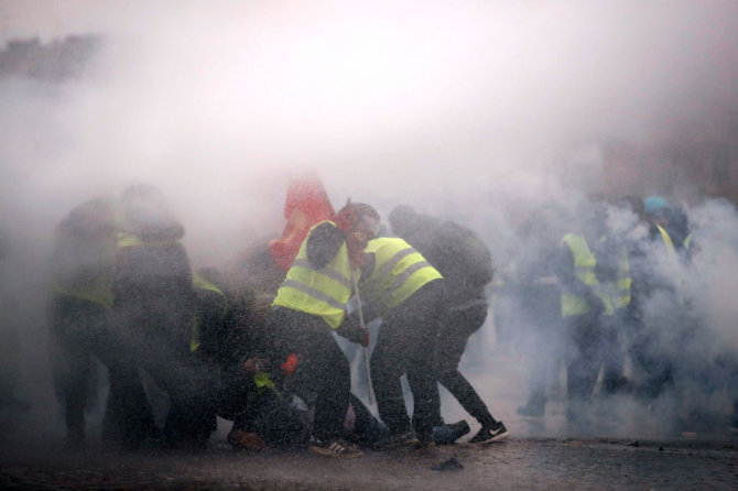 „Reuters“/„Scanpix“ nuotr./„Geltonųjų liemenių“ protestuotojai