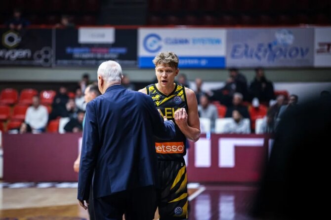 FIBA.com nuotr./Draganas Šakota ir Mindaugas Kuzminskas