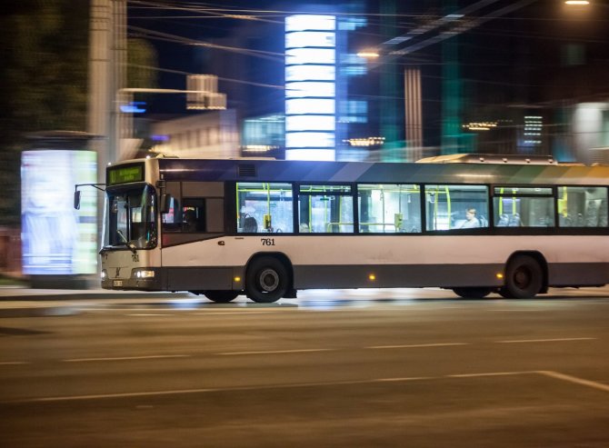 Sauliaus Žiūros nuotr./Naktinis autobusas Vilniuje