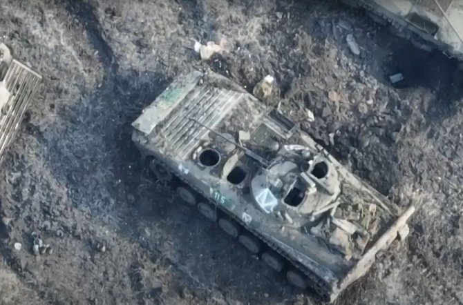 Stop kadras iš video/Prie Vuhledaro sunaikintas rusų tankas
