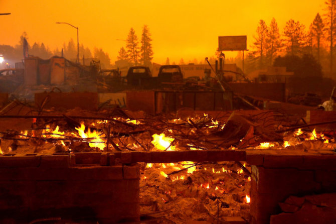 AFP/„Scanpix“ nuotr./Miško gaisras Kalifonijoje