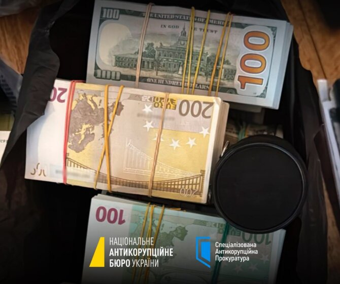 NABU nuotr./Per kratas aiškinantis korupciją Ukrainoje rasti pinigai