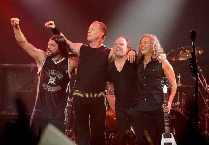 AFP/„Scanpix“ nuotr./Grupės „Metallica“ nariai Robertas Trujillo, Jamesas Hetfieldas, Larsas Ulrichas ir Kirkas Hammettas