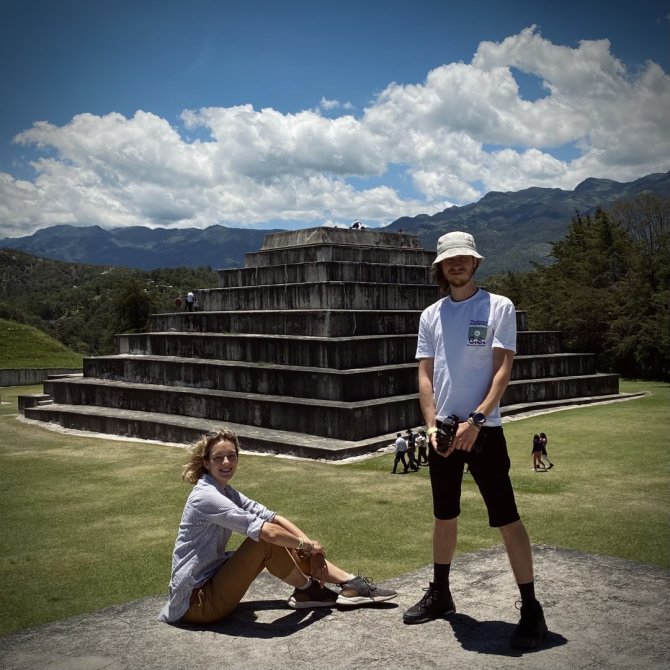 Asmeninio archyvo nuotr./Gintarė su vyru Mantautu Gvatemaloje