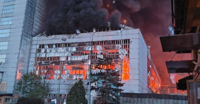 Socialinių tinklų nuotrauka/Trypilijos termofikacinė elektrinė Ukrainoje po rusų smūgio