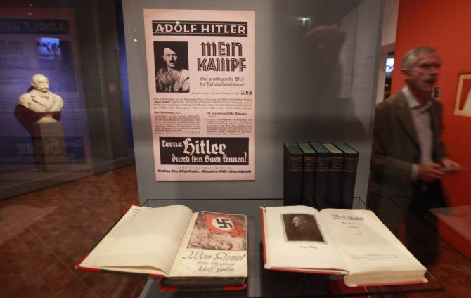 „Reuters“/„Scanpix“ nuotr./Adolfo Hitlerio knyga „Mano kova“