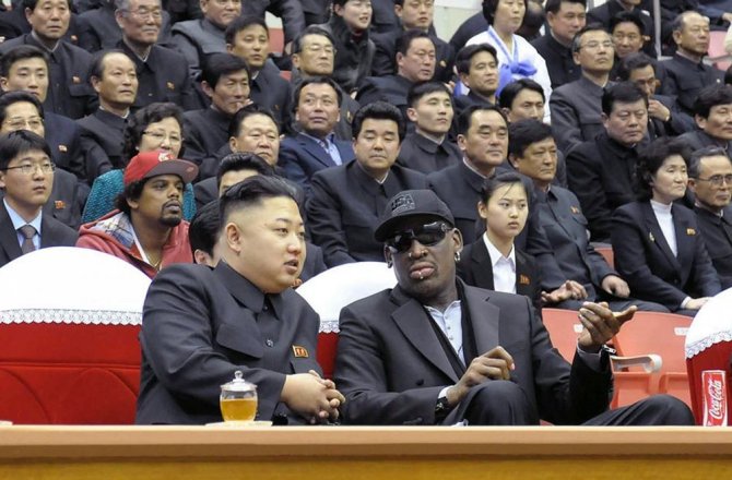 AFP/„Scanpix“ nuotr./Kim Jong Unas ir Dennisas Rodmanas