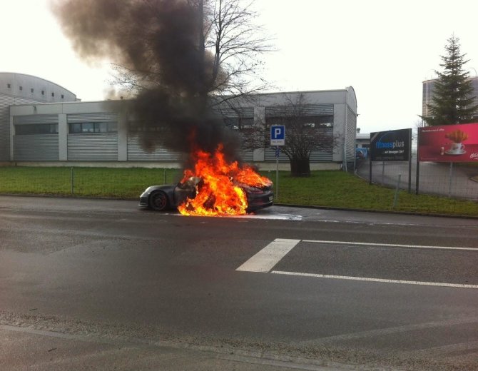 worldcarfans.com nuotr./„Porsche 911 GT3“ gaisras Šveicarijoje