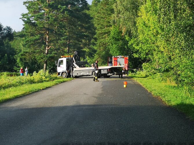 Kur stovi policija Kaune grupės nuotr./Jonavos rajono Salupių kaime nuo kelio nuskriejo „VW Passat“, vairuotojas spruko