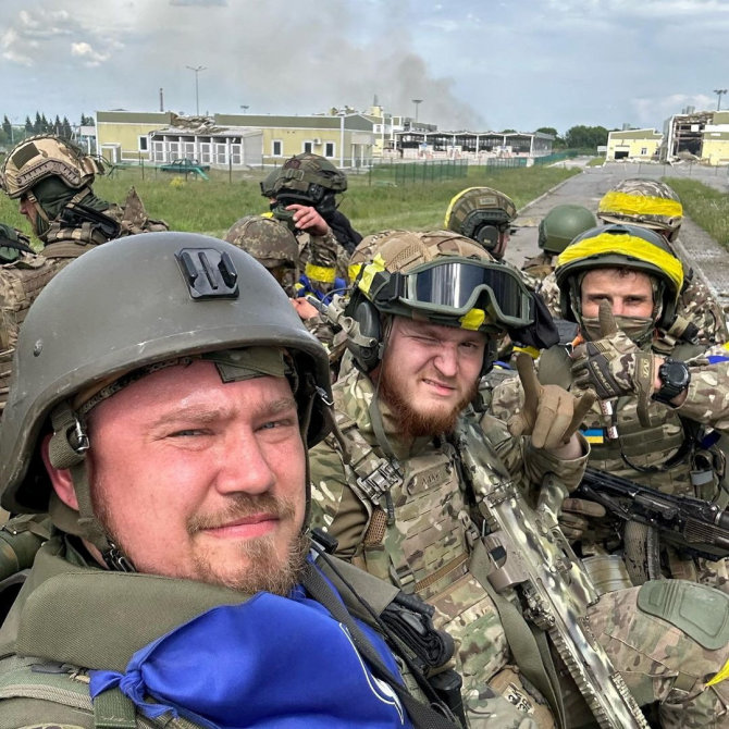 „Reuters“/„Scanpix“/Rusijos savanorių korpuso kariai prie Graivorono pasienio posto Belgorodo srityje