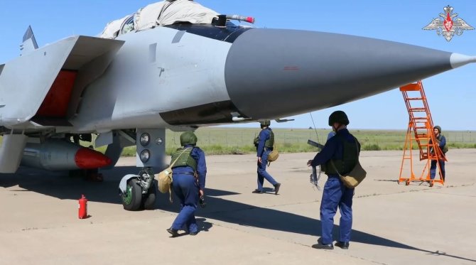 Stopkadras/Rusijos naikintuvas Mig-31 su hipergarsine raketa „Kinžal“