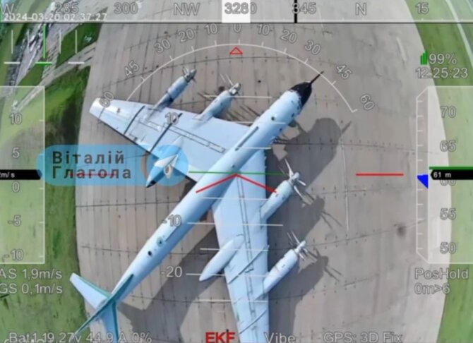 Kadras iš vaizdo įrašo/Rusijos Tu-95 prieš pat Ukrainos drono smūgį