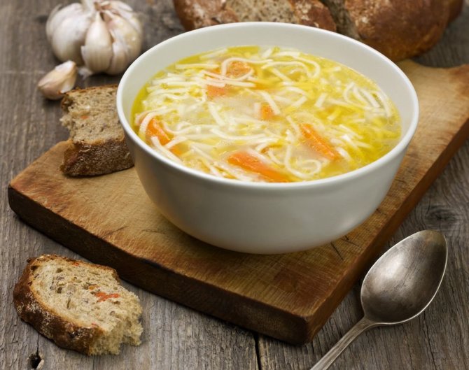 Shutterstock nuotr./Kokosinė vermišelių ir vištienos sriuba