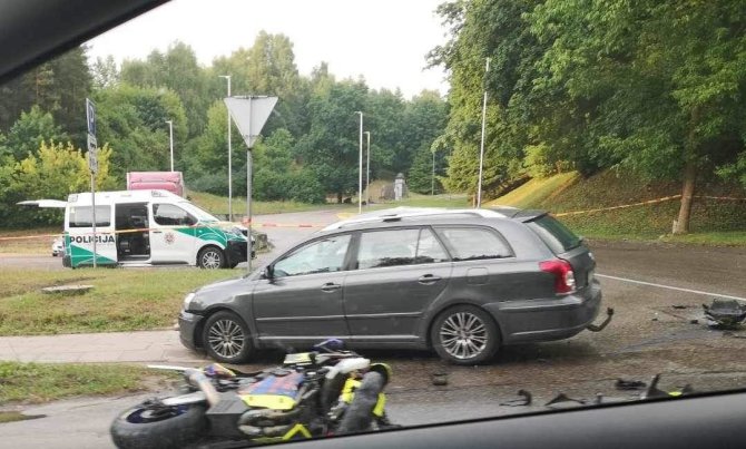 15min skaitytojo Nerijaus nuotr./Avarijos vietoje