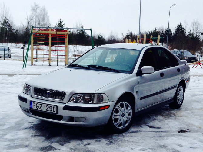 „Volvo S40“ (2000 m.)