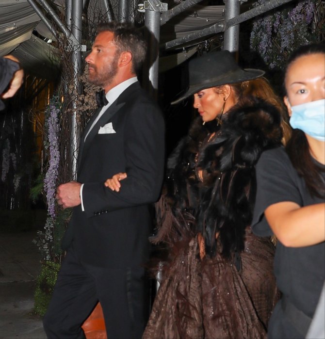 Vida Press nuotr./Benas Affleckas ir Jennifer Lopez atvyksta į „Met Gala“