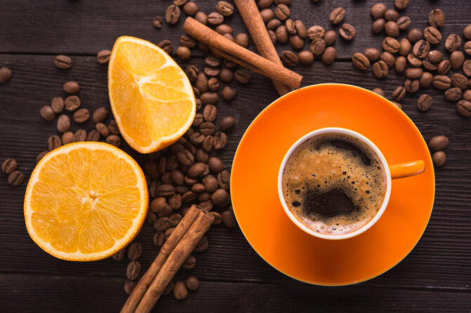 Shutterstock nuotr./Apelsininė kava su prieskoniais