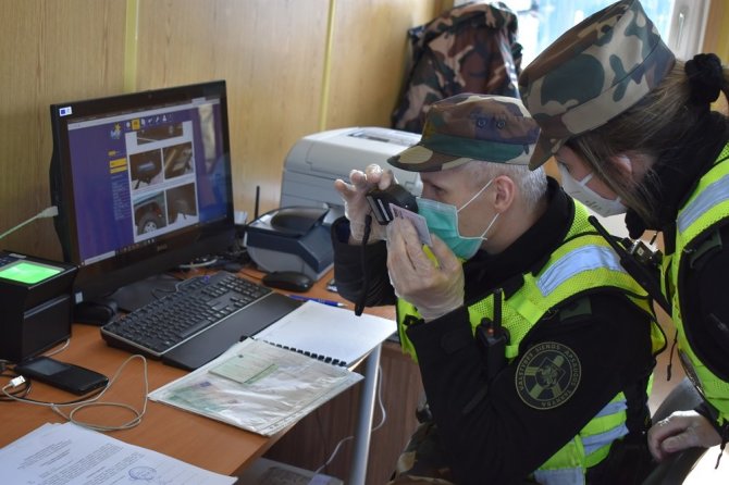 VSAT archyvo nuotr./Saločių punkto pareigūnai