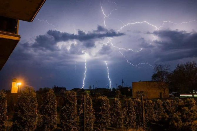 15min skaitytojo nuotr./Žaibai Lietuvos padangėje