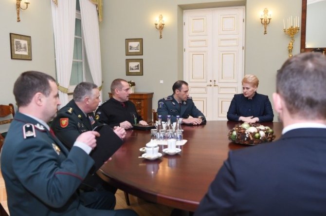 LR Prezidento kanceliarijos nuotraukos/ R. Dačkus/Prezidentė susitinka su viešąjį saugumą užtikrinančių tarnybų vadovais