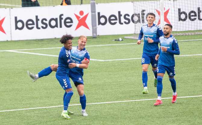 „Magic Foto“/„Hegelmann“ futbolininkai švenčia Klaudijaus Upsto įvartį