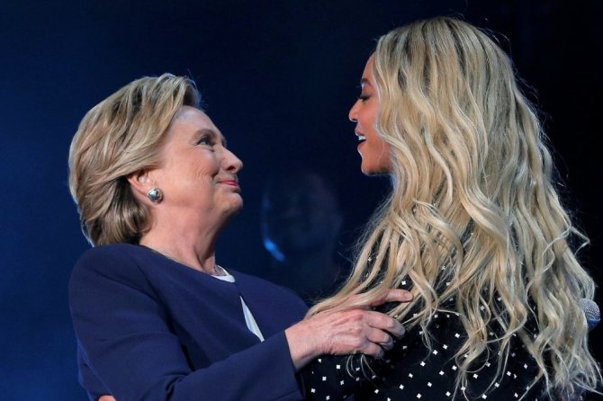 „Reuters“/„Scanpix“ nuotr./Hillary Clinton ir Beyonce