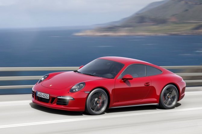 Gamintojo nuotr./Atnaujintas „Porsche 911 Carrera GTS“