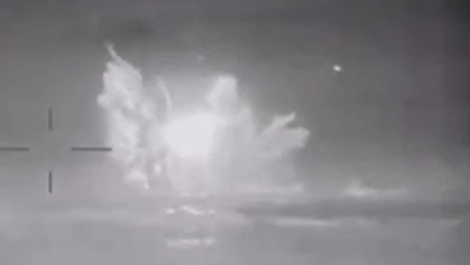 Kadras iš vaizdo įrašo/Smūgis Rusijos karo laivui „Sergejus Kotovas“
