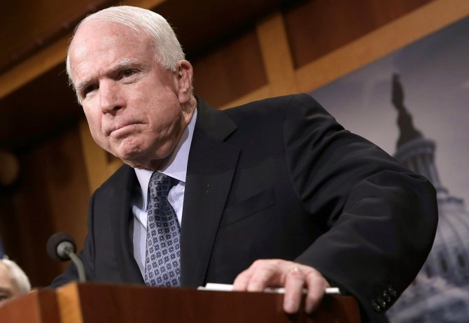 AFP/„Scanpix“ nuotr./Johnas McCainas
