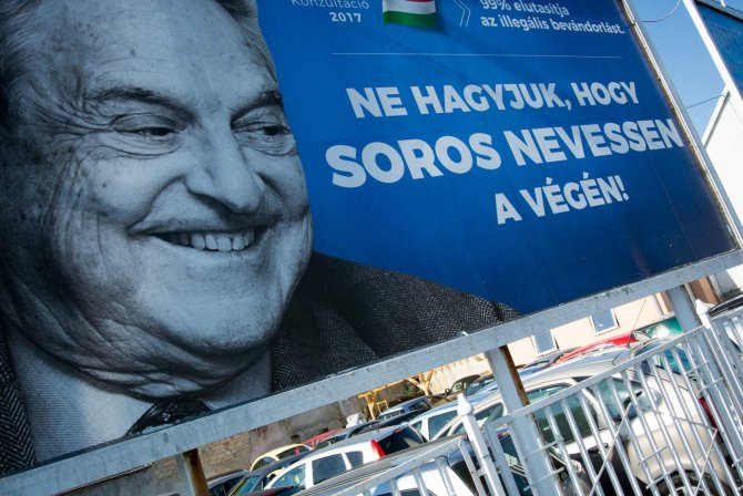 AFP/„Scanpix“ nuotr./Prieš George'ą Sorosą nukreipta reklaminė kampanija Vengrijoje