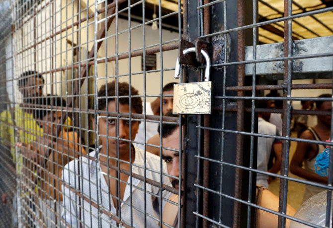 „Reuters“/„Scanpix“ nuotr./Migrantų priėmimo centras Libijos sostinėje Tripolyje