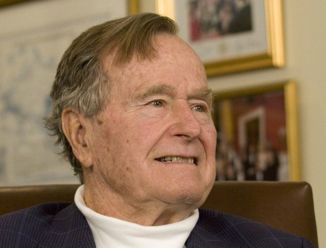 „Reuters“/„Scanpix“ nuotr./George'as Bushas vyresnysis