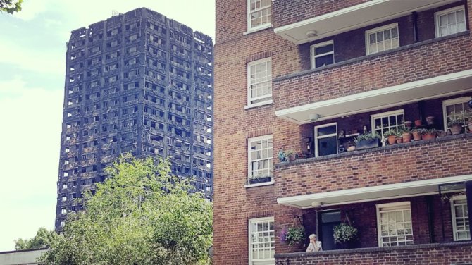 15min.lt/Giedrės Steikūnaitės nuotr./Sudegęs „Grenfell Tower“ pastatas