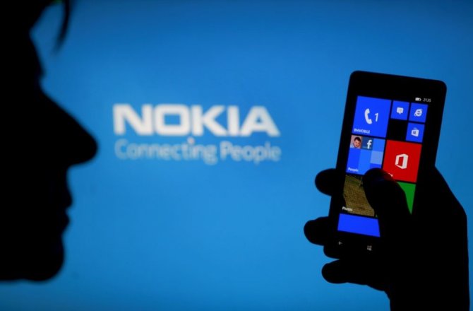 „Reuters“/„Scanpix“ nuotr./„Nokia“ išmanusis telefonas su „Windows Phone“ operacine sistema
