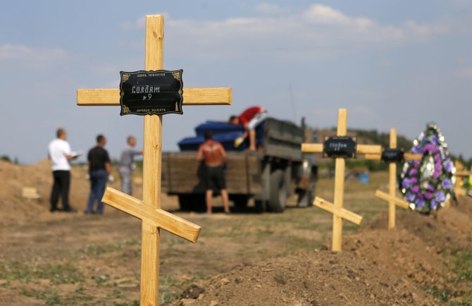 „Reuters“/„Scanpix“ nuotr./Žuvusiųjų kapai Donbase