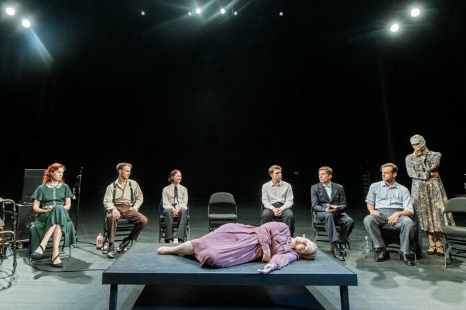 Dmitrjaus Matvejevo nuotr. / Lietuvos nacionalinis dramos teatras/Scena iš spektaklio „Svetimas“, rež. Jernej Lorenci