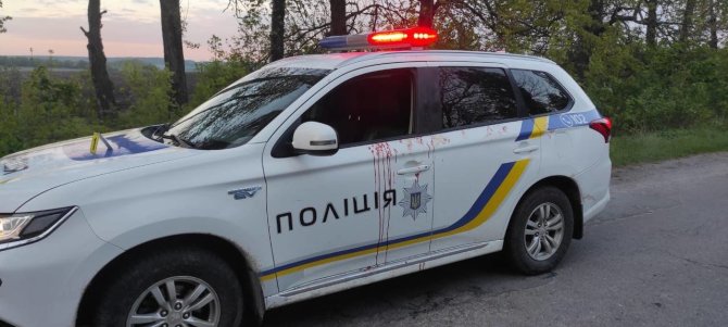 Ukrainos nacionalinė policija/Sustabdžius automobilį, vyrai maskuojančiais drabužiais sušaudė policininkus