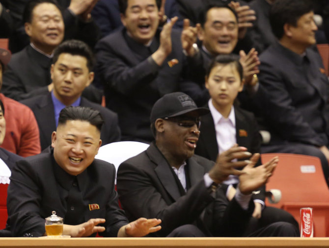 „Scanpix“/AP nuotr./Dennisas Rodmanas ir Kim Jong Unas Šiaurės Korėjoje
