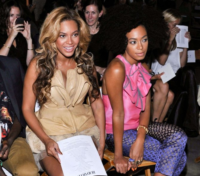 „Scanpix“/„Sipa Press“ nuotr./Beyonce su seserimi Solange