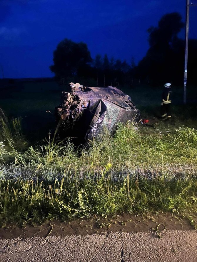 15min.lt skaitytojo nuotr./Avarijos vietoje Veiviržėnuose, Klaipėdos rajone